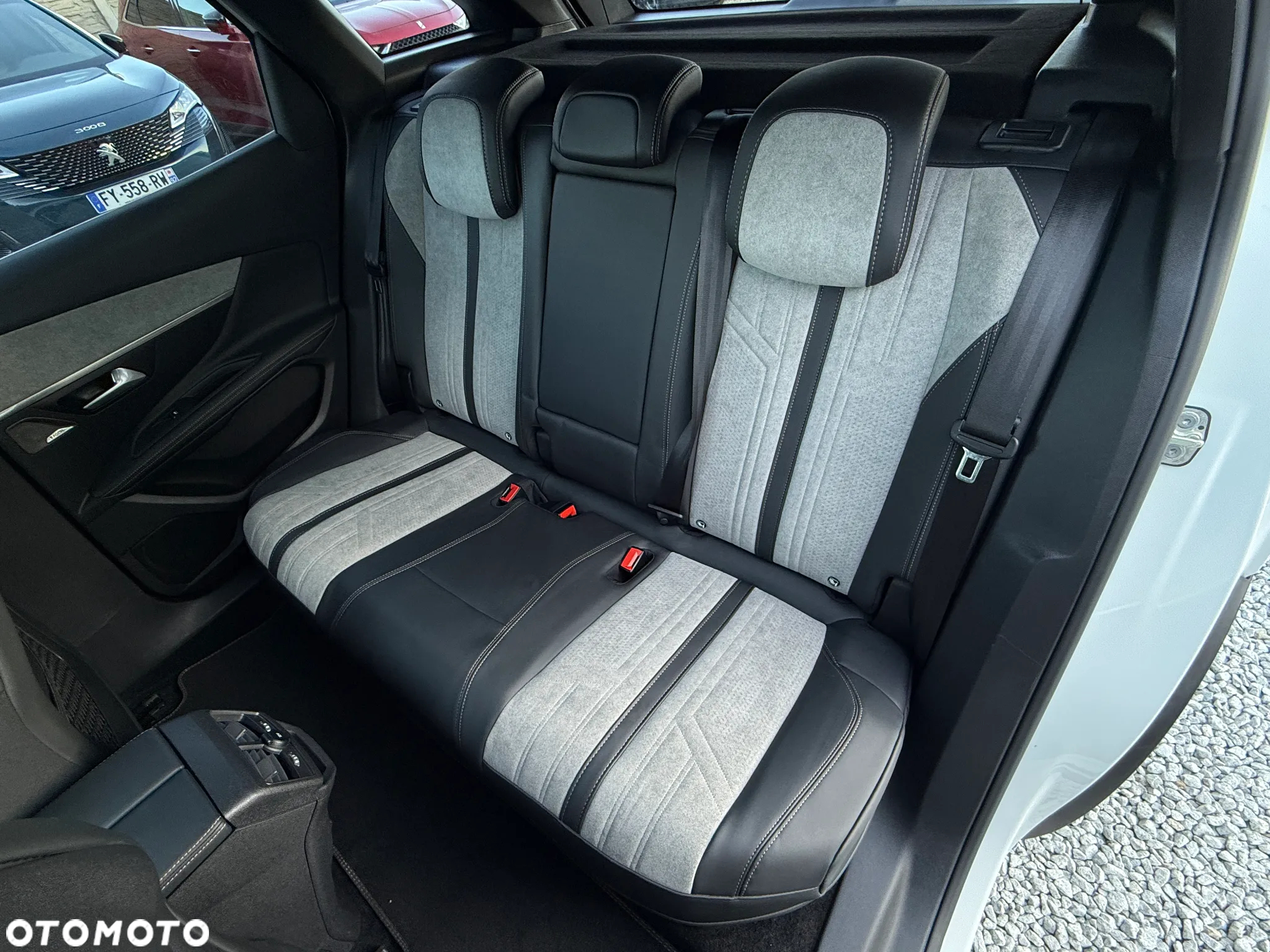 Peugeot 3008 Plug-In Hybrid 225 e-EAT8 GT - 31