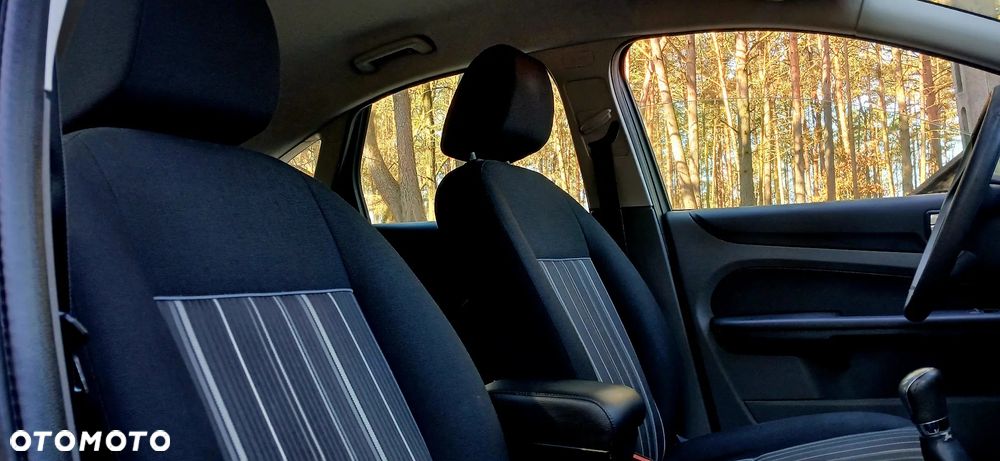 Ford Focus 1.6 16V Ghia - 21