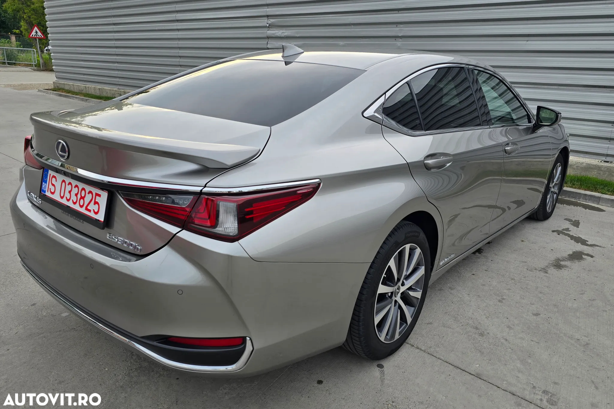 Lexus Seria ES 300h 2.5 TNGA HV 25H- 4X2 CVT Business - 13