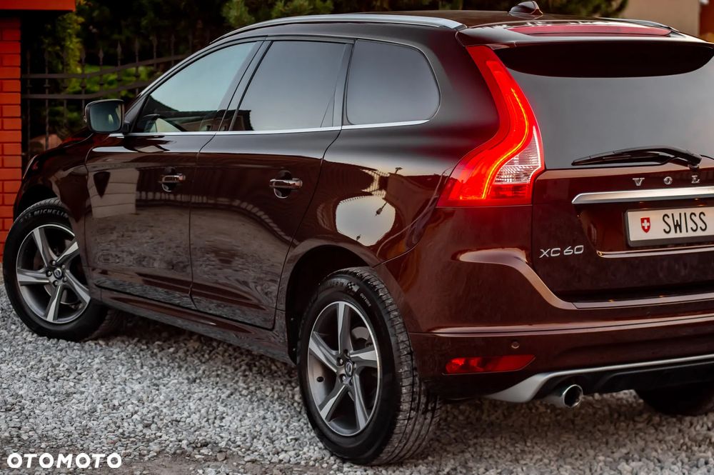 Volvo XC 60 D5 AWD R-Design Momentum - 8