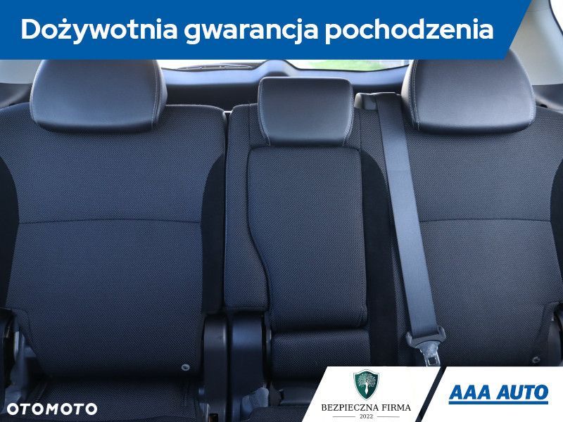 Mitsubishi Outlander - 12