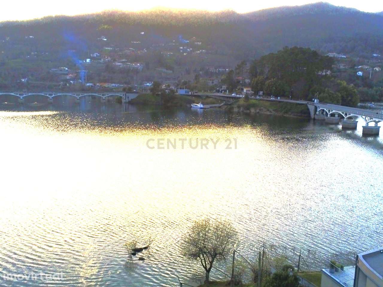 Propriedade única no geres , duas casas com acesso ao rio (No rio Cald - Grande imagem: 4/50
