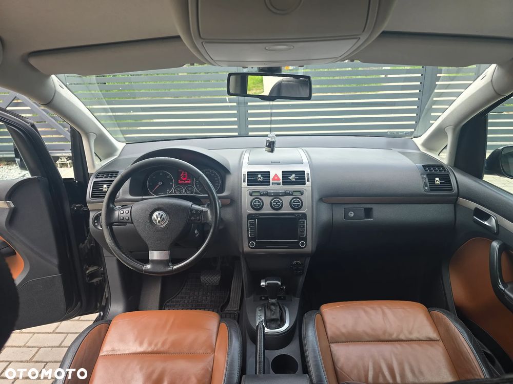 Volkswagen Touran 2.0 TDI DPF DSG Cross - 12