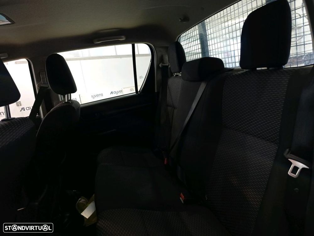 Toyota HILUX 2.4 D-4D 4WD CD - 8