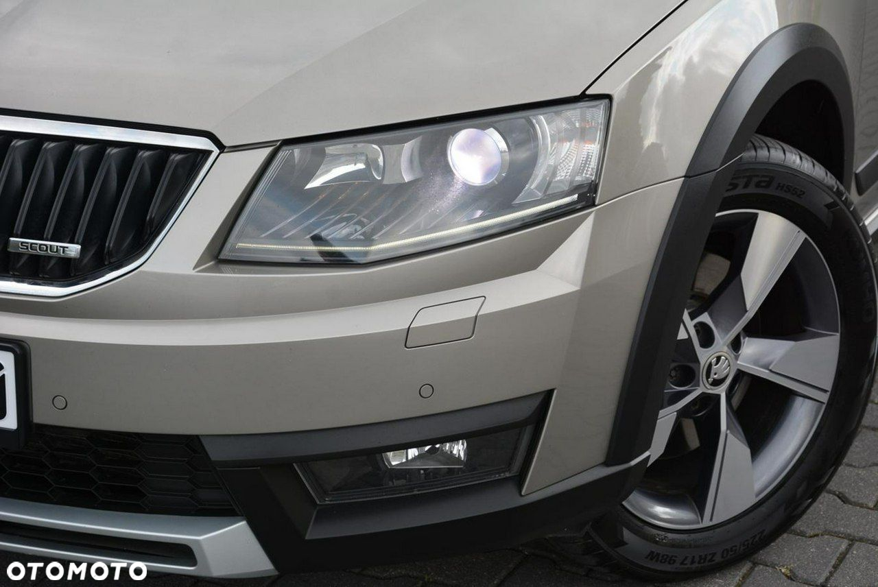 Skoda Octavia Combi 2.0 TDI 4x4 DSG Scout - 5