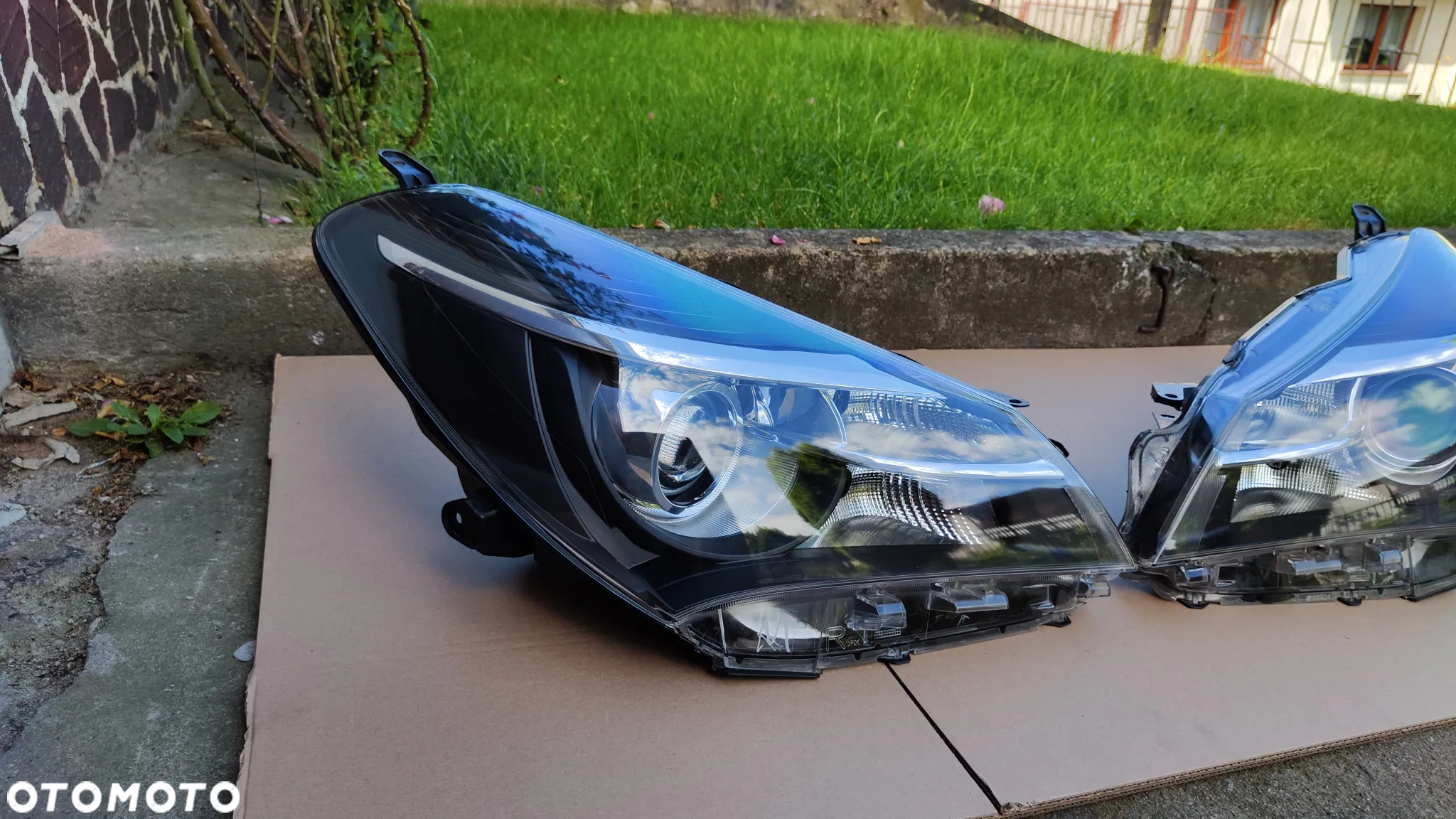 Toyota Yaris III Lift 14-17 Lampa Przednia L+R Soczewka Komplet Europa Oryginał - 3