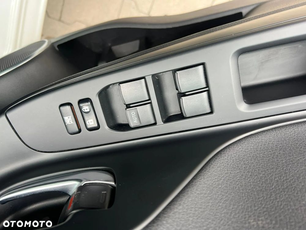 Toyota Yaris Hybrid 100 Active EU6 - 15