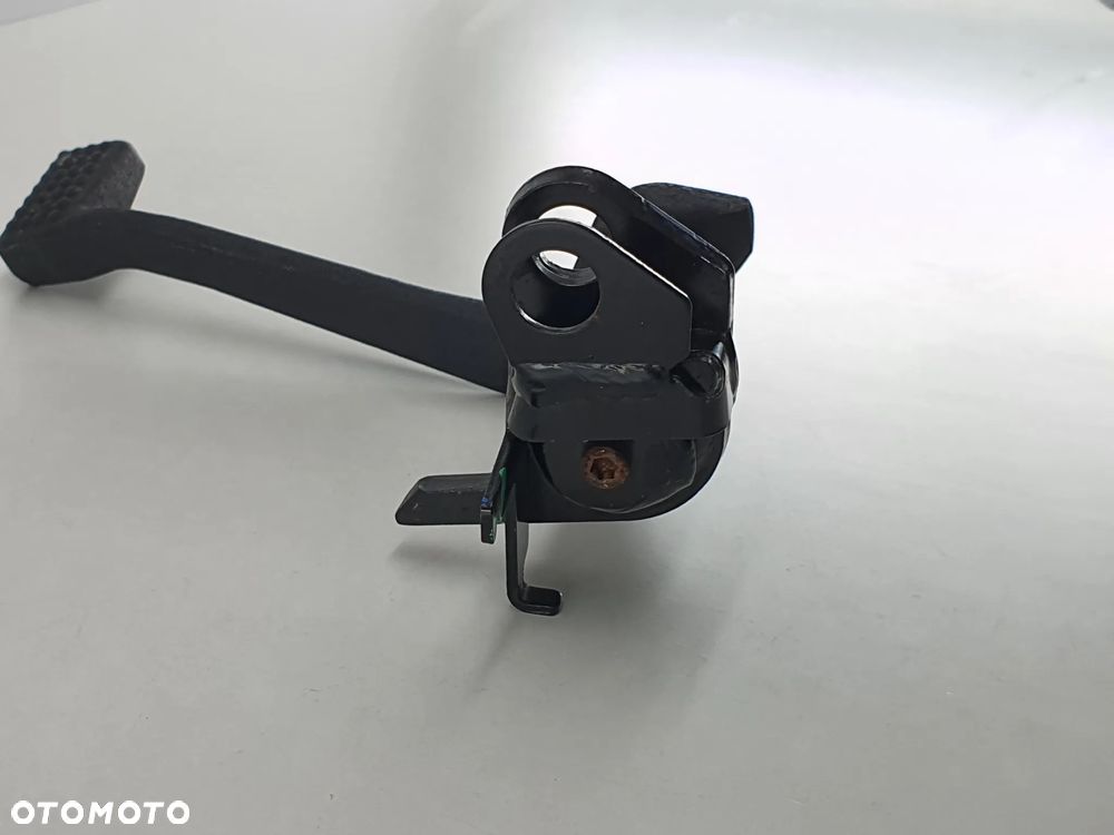 DZWIGNIA HAMULCA STOPKA PODNOZEK   CAN AM RYKER - 5