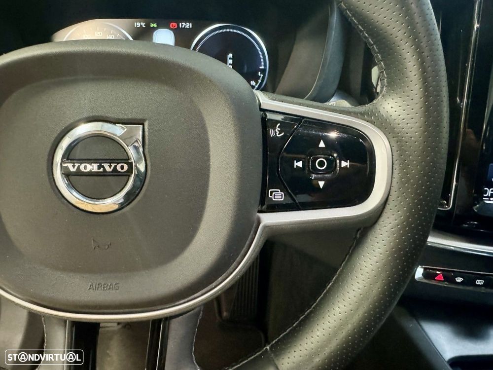 Volvo XC 60 2.0 T8 PHEV R-Design AWD - 12
