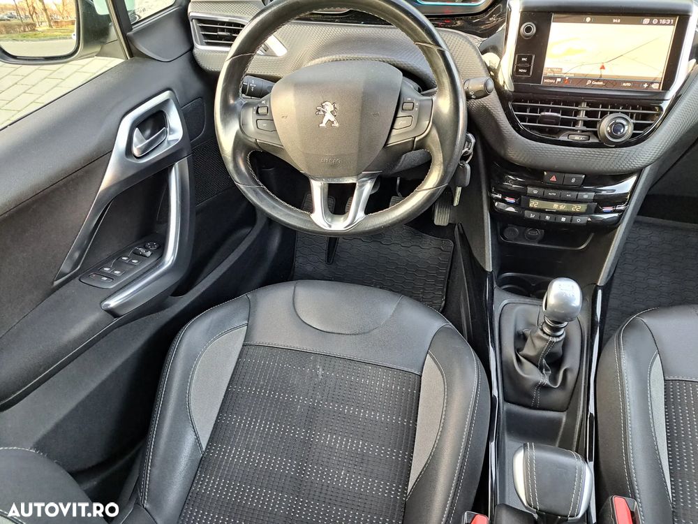 Peugeot 2008 PureTech 130 GPF Stop&Start Allure - 24