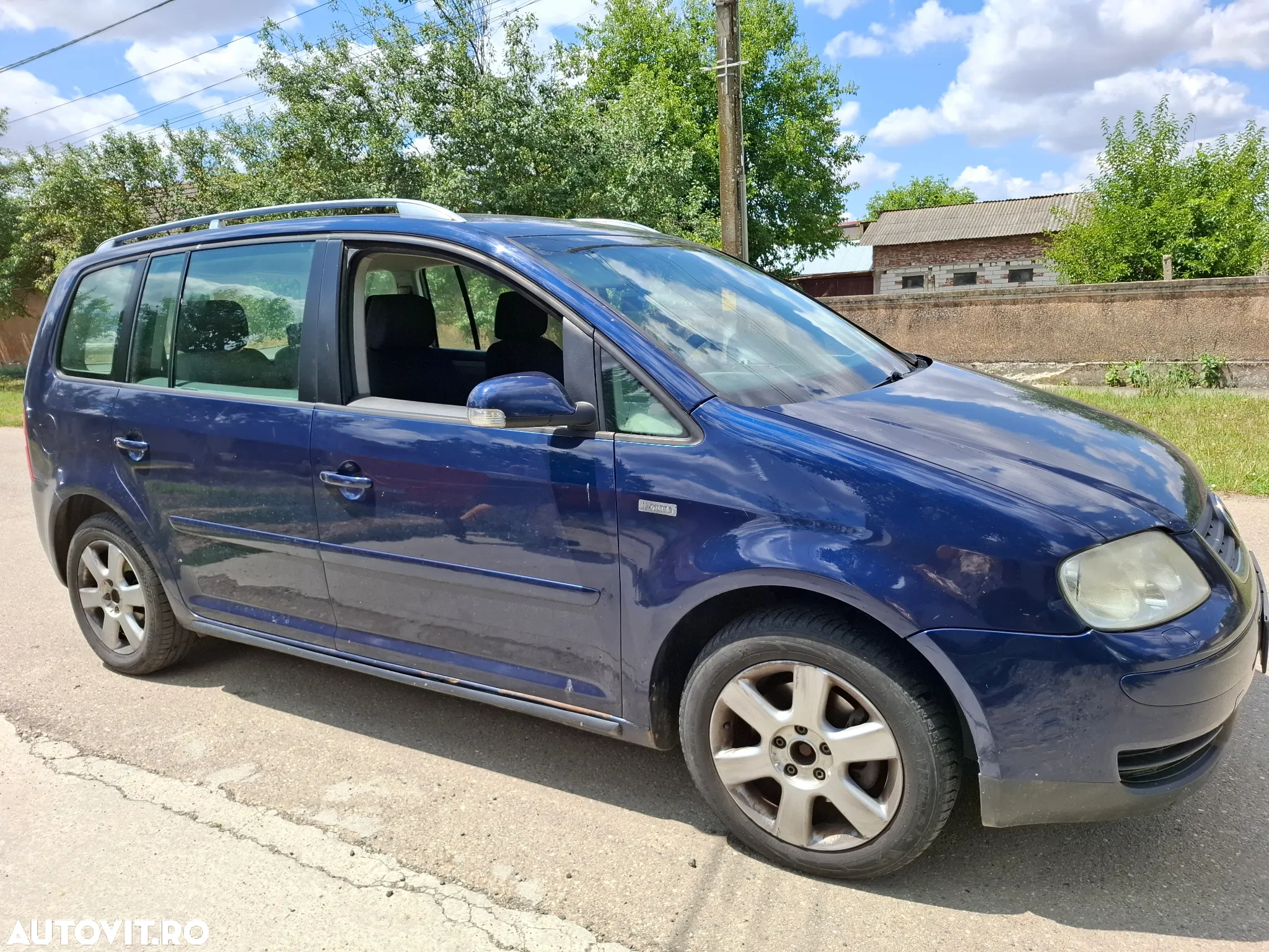Volkswagen Touran 1.9TDI Trendline Aut - 7
