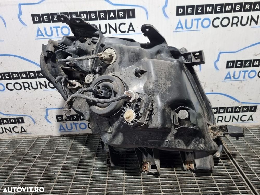 Far Stanga Ford Ranger III 2011 - 2015 SUV 4 Usi (1329) Fara xenon - 2