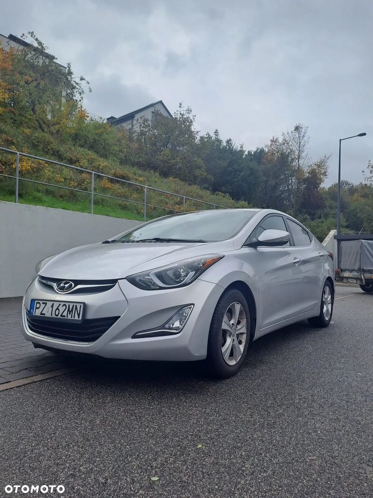 Hyundai Elantra - 2
