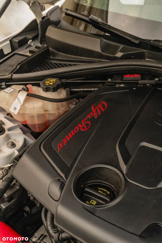 Alfa Romeo Giulia 2.0 Turbo 16V AT8-Q4 Ti - 30