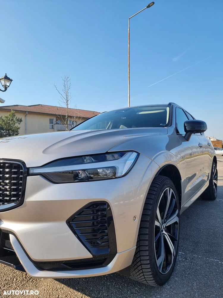 Volvo XC 60 B4 MHEV AT FWD Plus Dark - 4