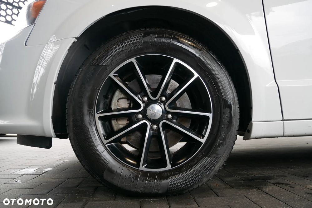 Dodge Grand Caravan - 38