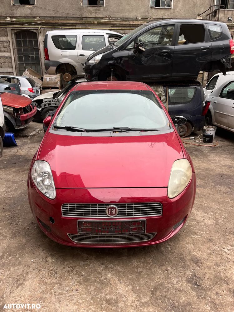 Dezmembrez Fiat Punto 2008 visiniu 1,4  benzina coupe - 2