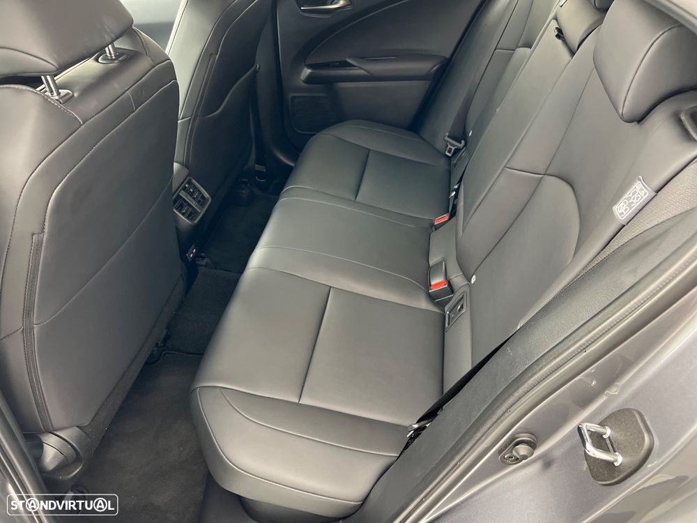 Lexus UX 250h Business - 37