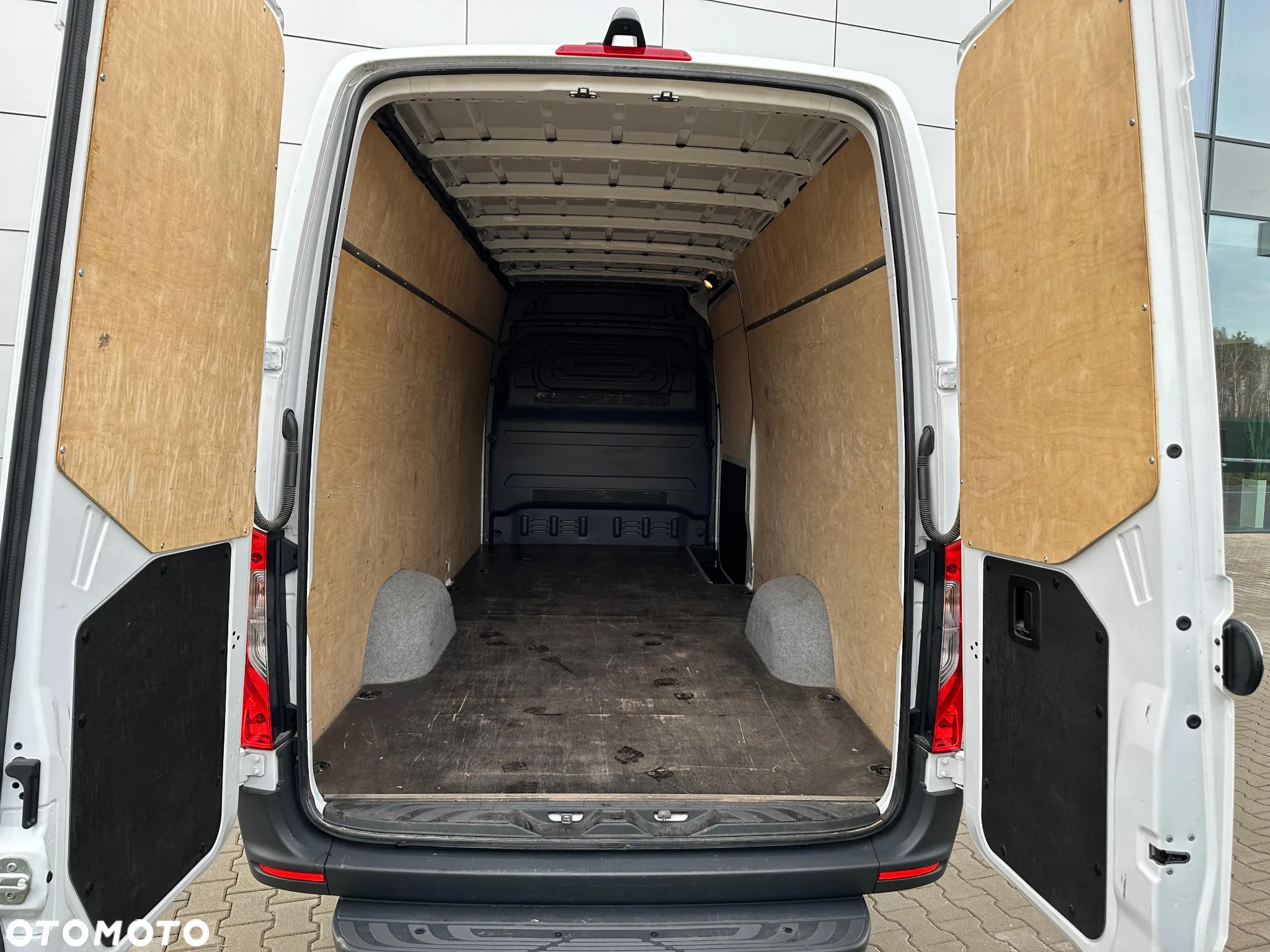 Mercedes-Benz Sprinter - 10