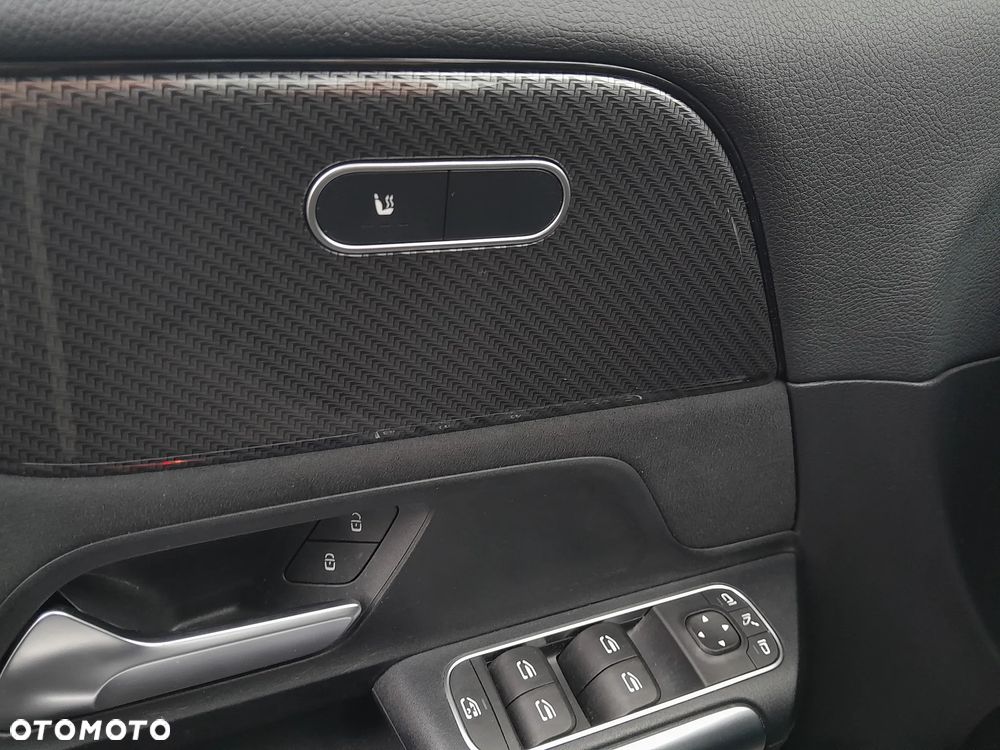 Mercedes-Benz GLA 200 AMG Line - 16