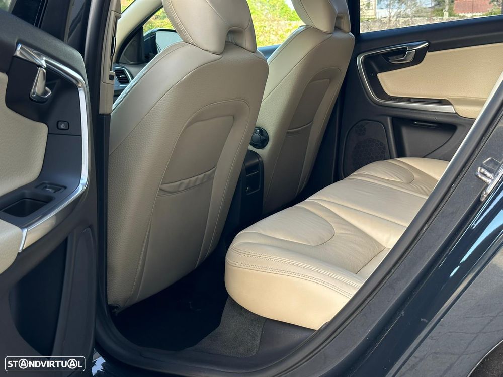 Volvo V60 2.4 D6 Summum AWD Phev - 32