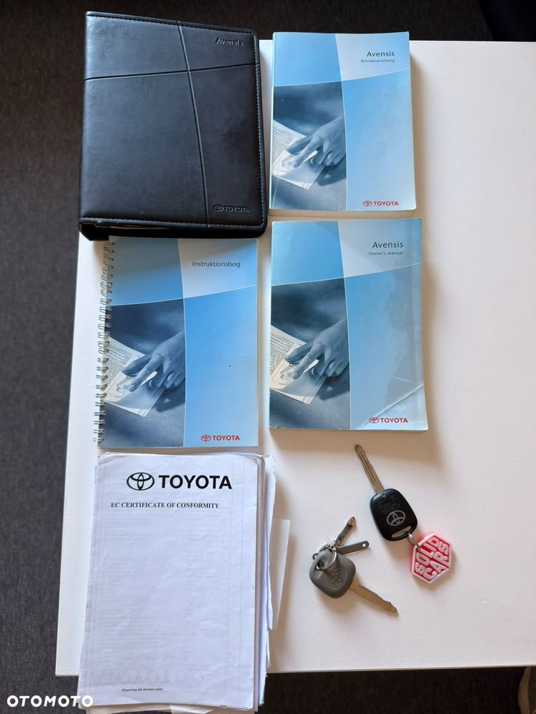Toyota Avensis - 36