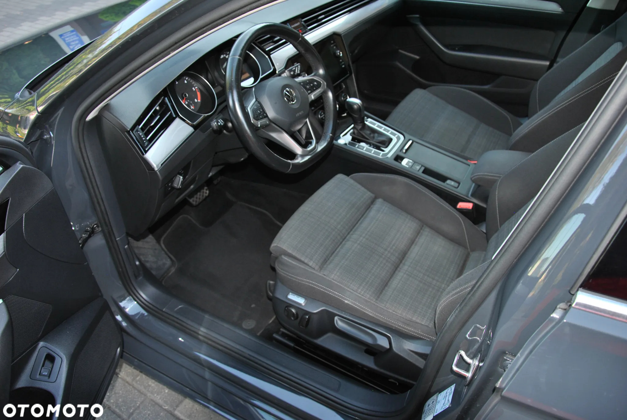 Volkswagen Passat 2.0 TDI BMT Comfortline DSG - 11