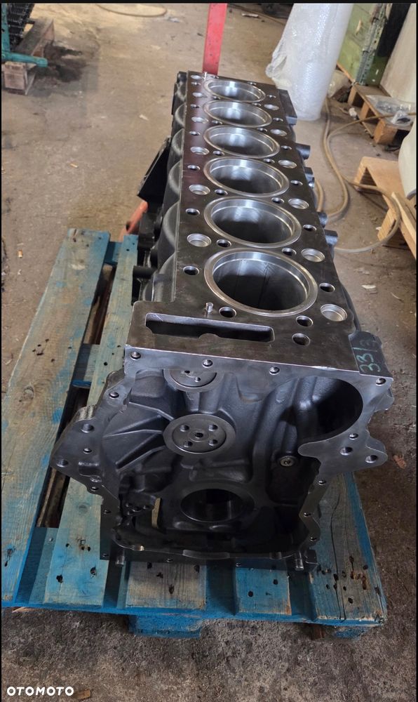 Blok silnika z tulejami MAN TGX D2676 Euro 6 51011013483 - 5