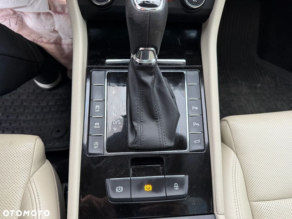 Skoda Superb 2.0 TDI 4x4 L&K DSG - 15