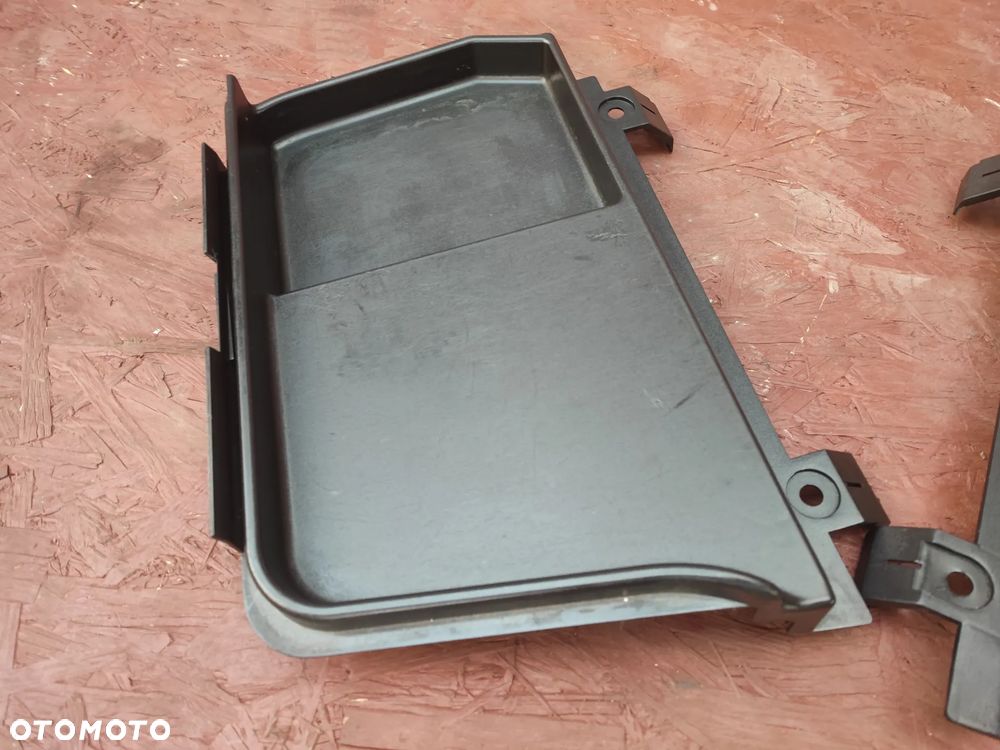 BMW E46 COUPE / SEDAN ORYGINALNA WNĘKA BAGAŻNIKA LEWA / PRAWA EUROPA POD AKUMULATOR Z TUŁU / OSŁONY PODŁOGI TYŁ BAGAŻNIKA  O NR. 51 47 8 162 577 /  51 47 8 193 803 OEM W BARDZO DOBRYM STANIE - 3