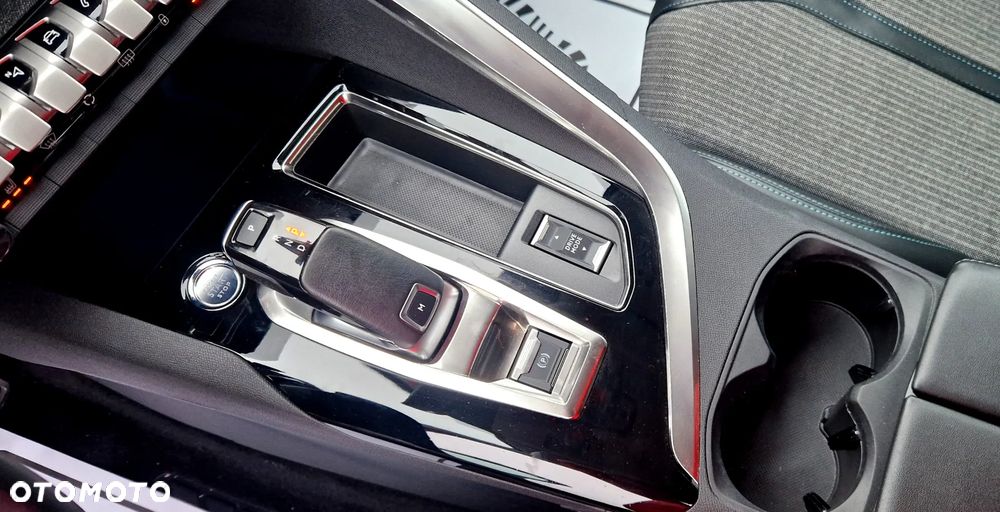 Peugeot 3008 1.5 BlueHDi Active Pack S&S EAT8 - 21