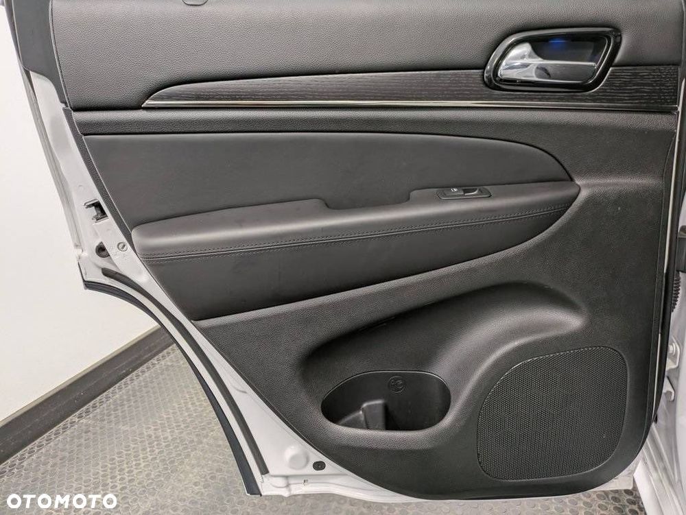 Jeep Grand Cherokee - 21