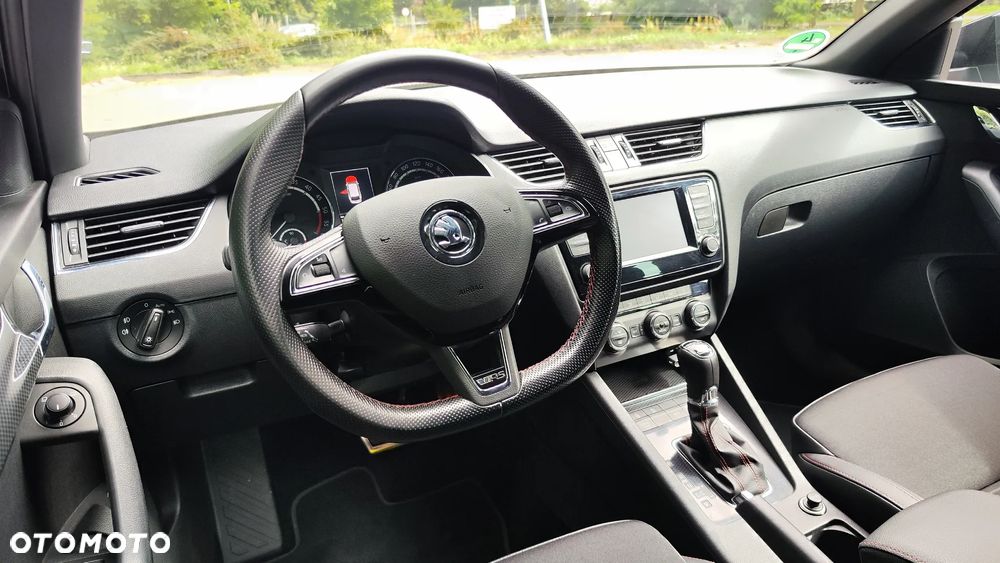 Skoda Octavia 2.0 TDI DSG RS - 25