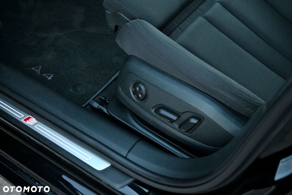 Audi A4 Avant 2.0 TDI ultra S tronic sport - 30