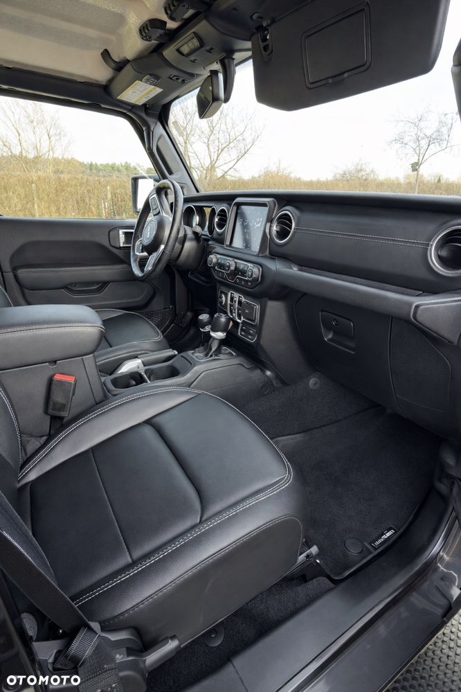 Jeep Wrangler 3.6 Unlim Sahara - 17