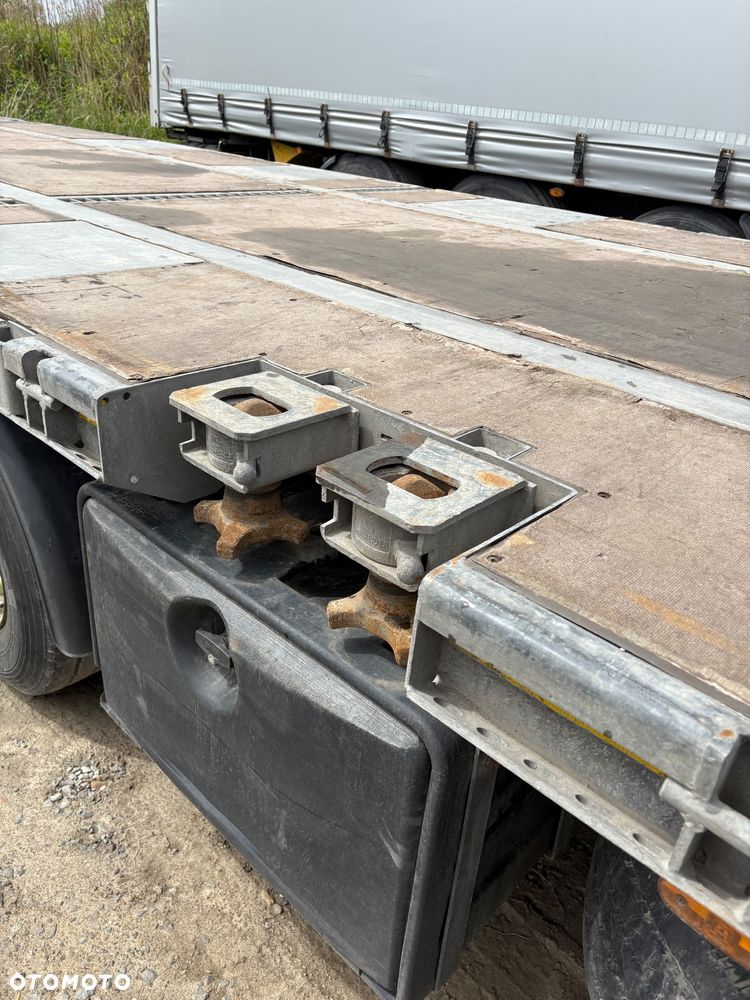 Schwarzmuller RUFA Naczepa niskopodwozie / Najazdy / Platforma / Mocowanie do kontenerów / OCYNK / 2017r / Podnoszona oś - 3