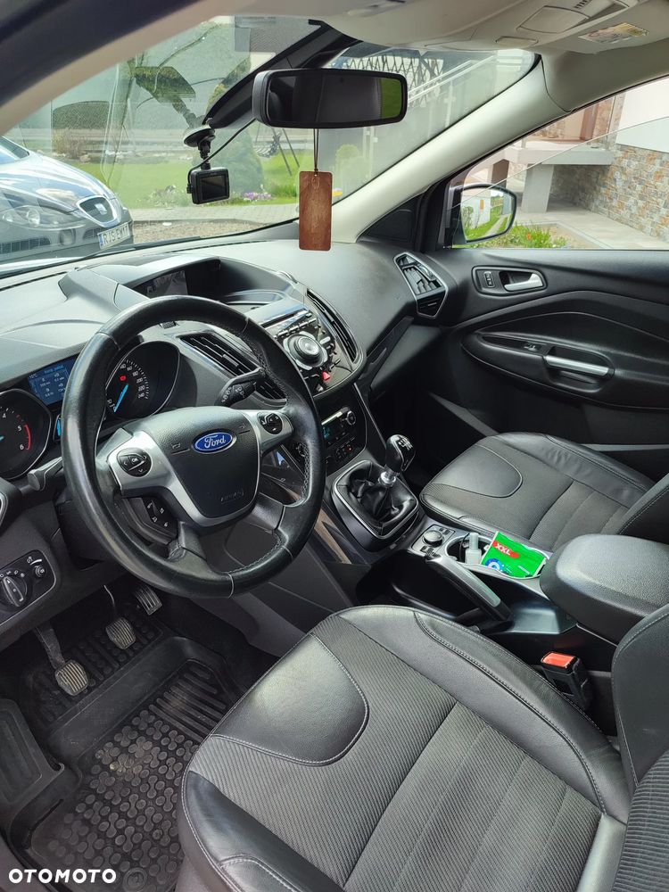 Ford Kuga 2.0 TDCi 2x4 Titanium - 4