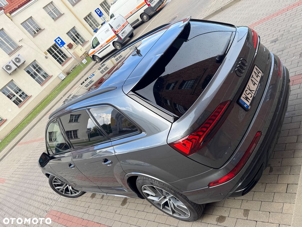 Audi Q7 2021 photo 2