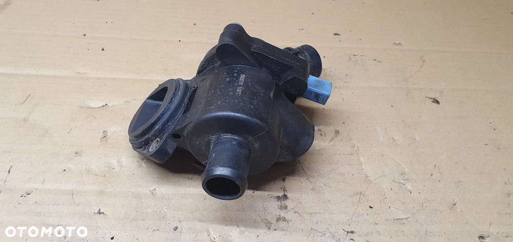 Obudowa termostatu króciec Audi A4 B6 1.6 - 2