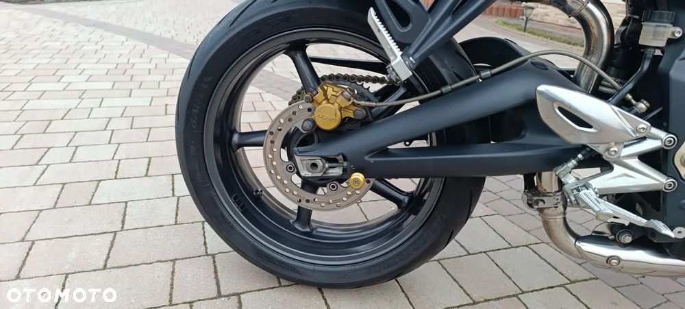 Triumph Street Triple - 23