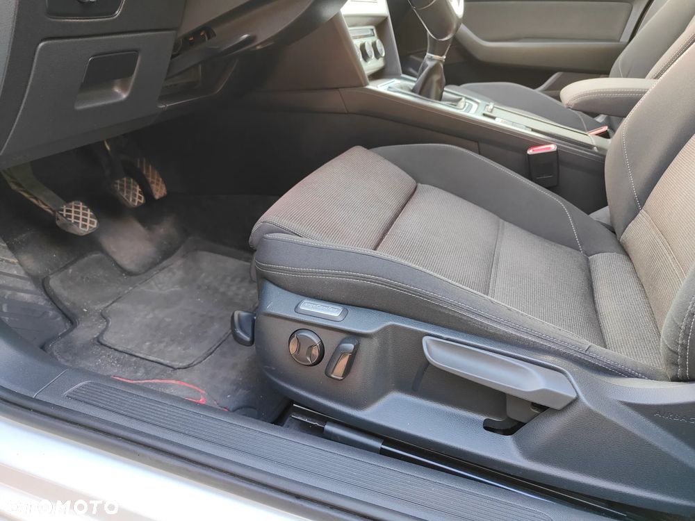 Volkswagen Passat 2.0 TDI BMT Comfortline - 14