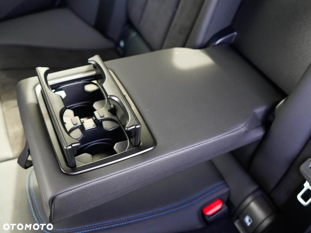 BMW Seria 3 320d xDrive mHEV - 28