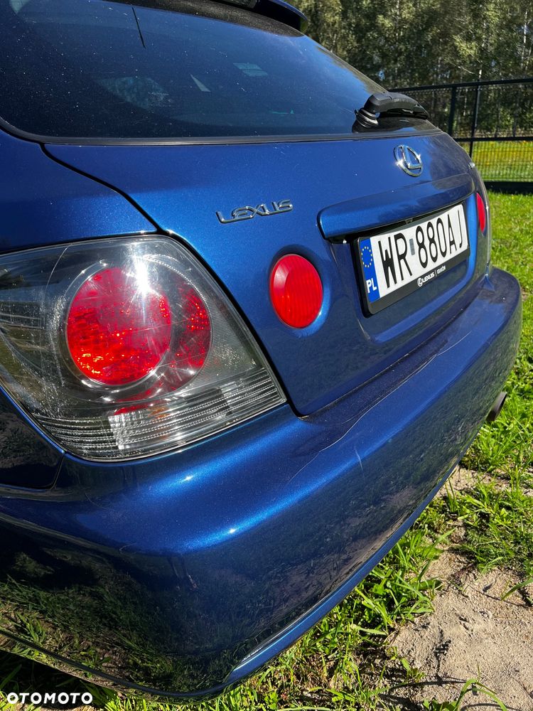 Lexus IS 300 Sport - 11