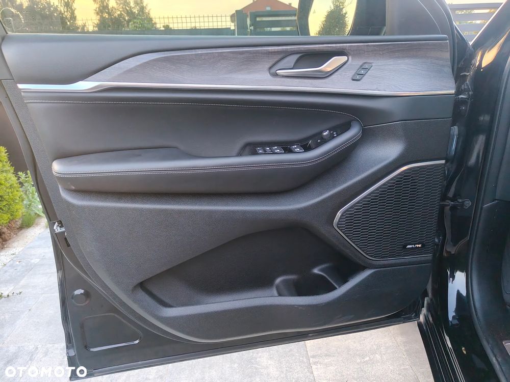 Jeep Grand Cherokee - 24