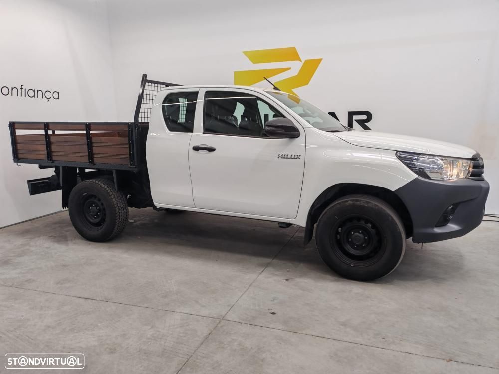 Toyota Hilux 2.4 D-4D 4WD CE 3L - 4