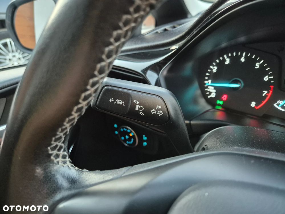 Ford Fiesta 1.0 EcoBoost S&S TITANIUM - 24