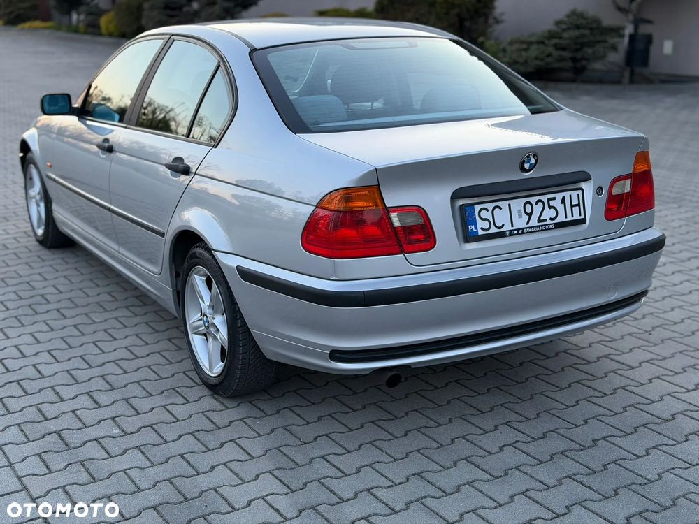 BMW Seria 3 318i - 3