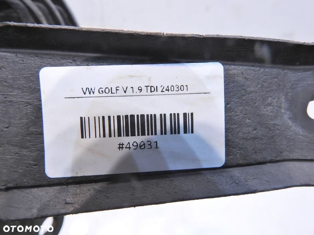 CHLAPACZ LEWY TYŁ VW GOLF V - 4