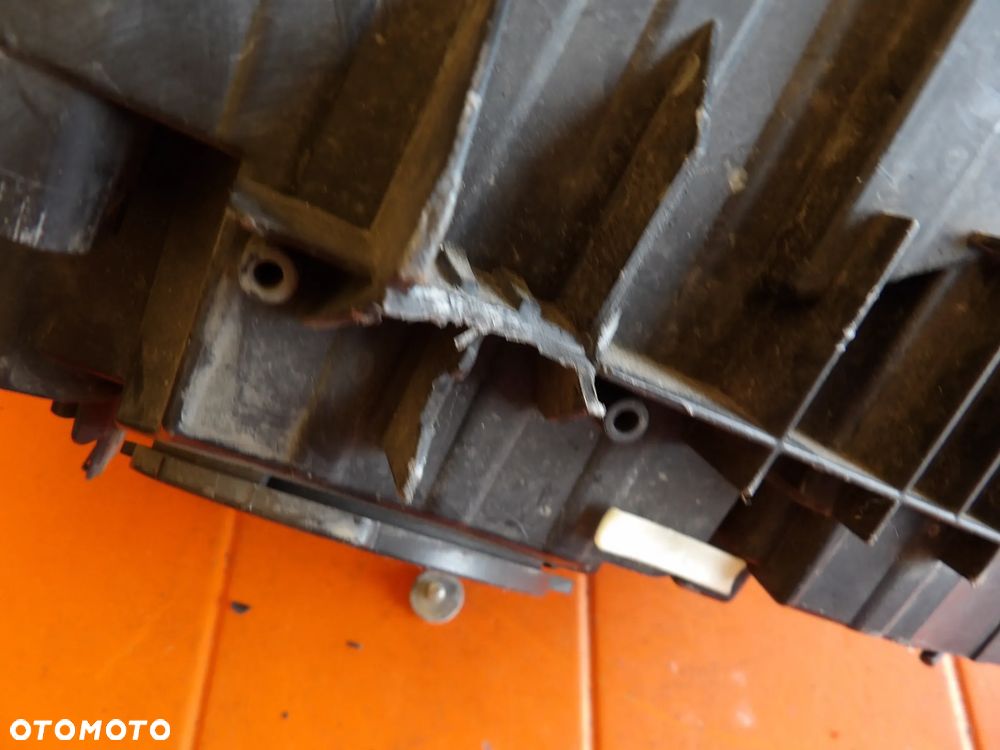 BMW - F30 - H7 - URWANE UCHO - PRAWA LAMPA PRZEDIA - EUROPA - 7259524 - 7