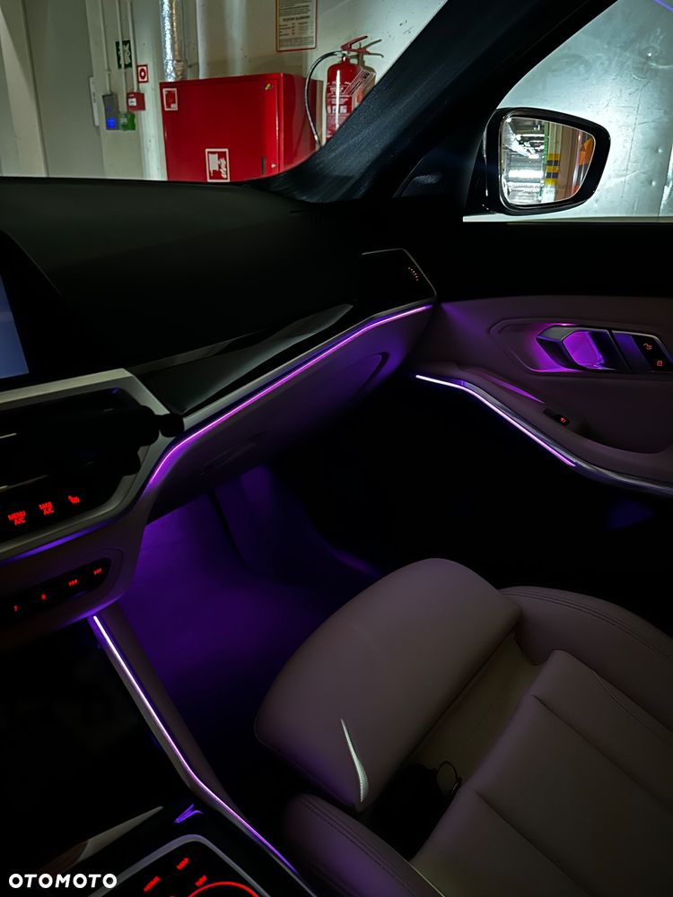 BMW Seria 3 330i M Sport - 13